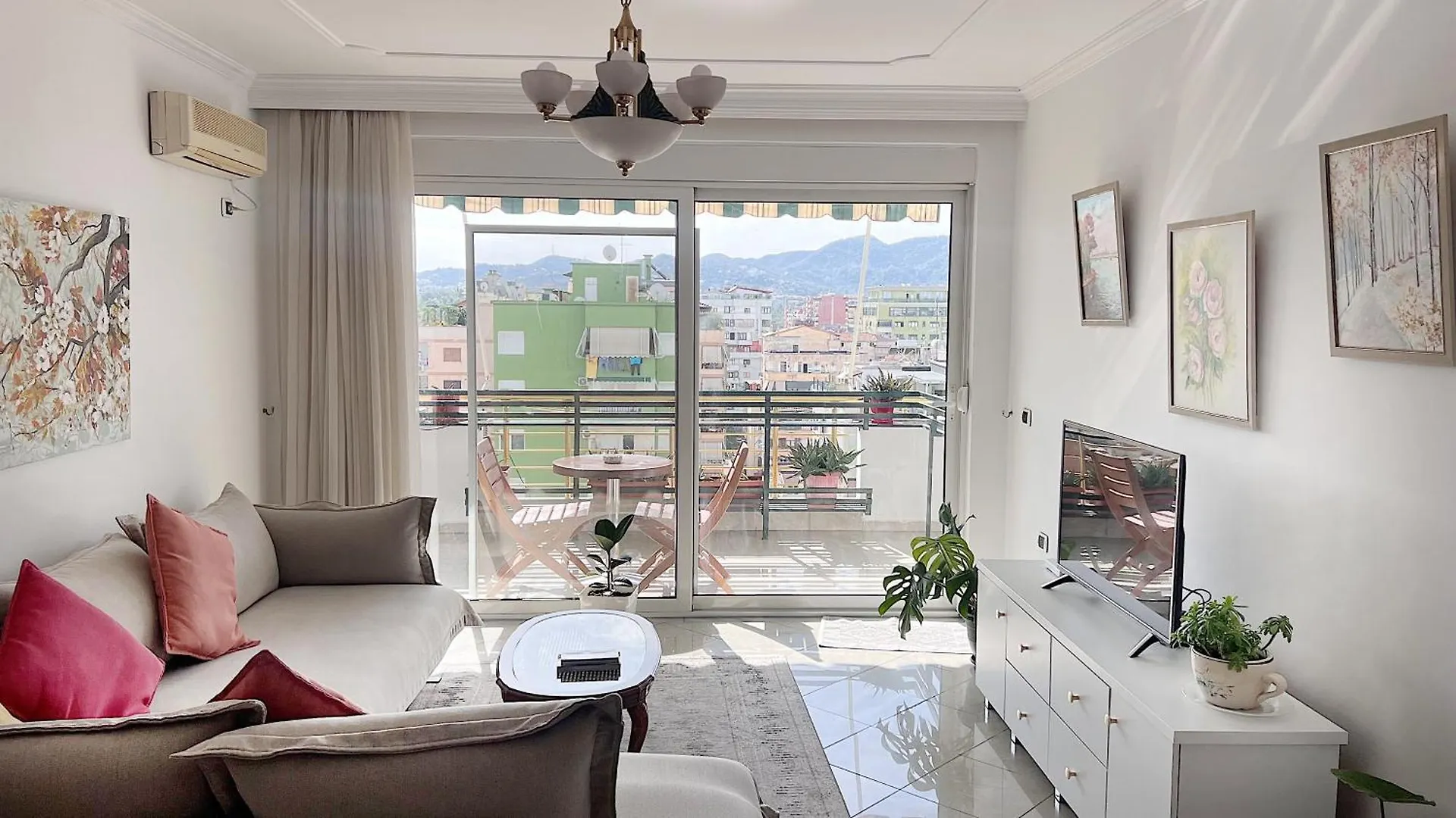 City Views Apartment Blloku - City Center ティラナ