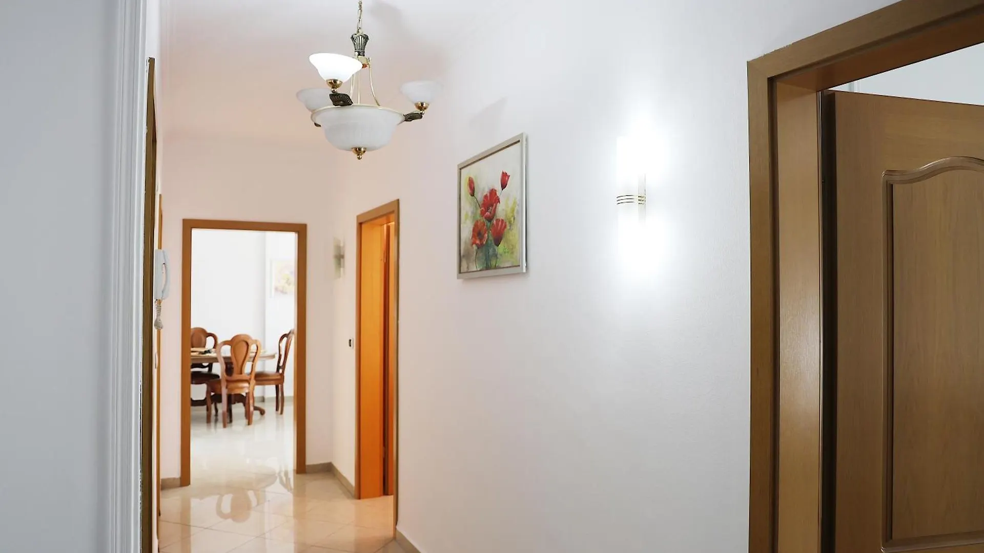 City Views Apartment Blloku - City Center ティラナ